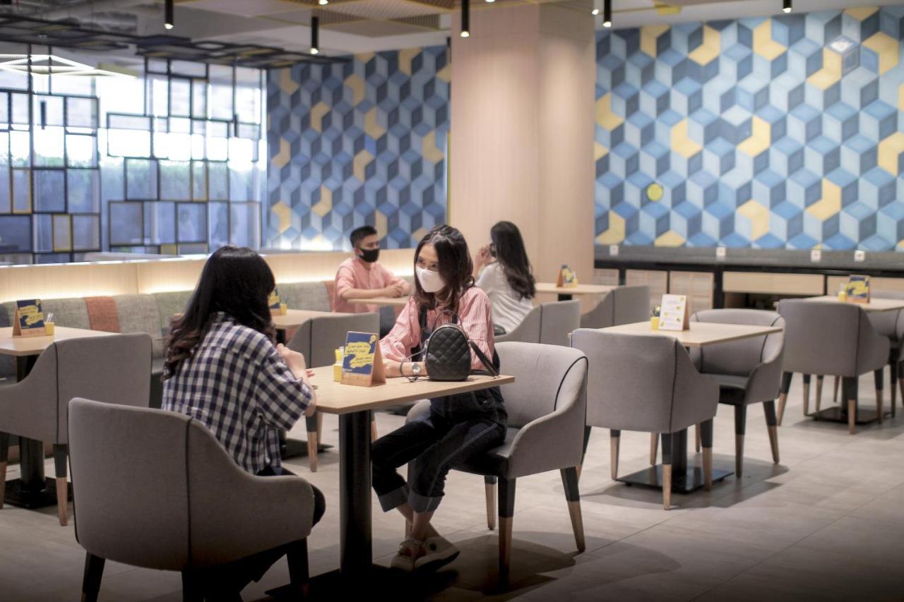 Yello Hotel Paskal Bandung Exterior photo
