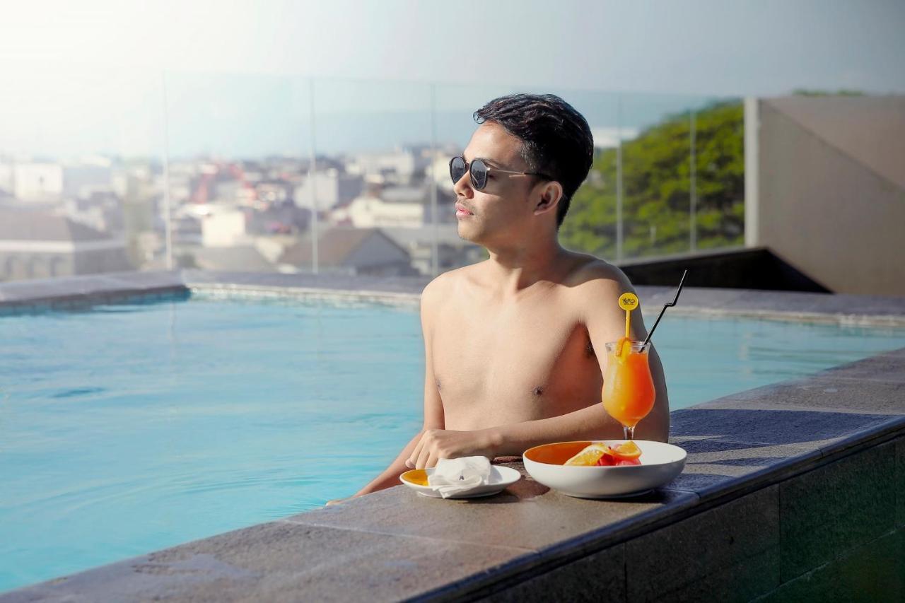 Yello Hotel Paskal Bandung Exterior photo